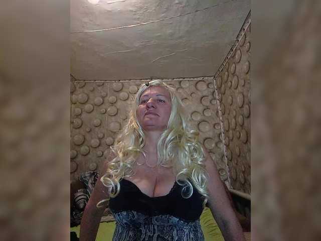 FameLara's BongaCams show and profile