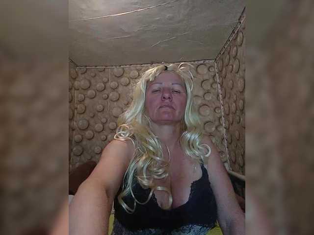 FameLara's BongaCams show and profile