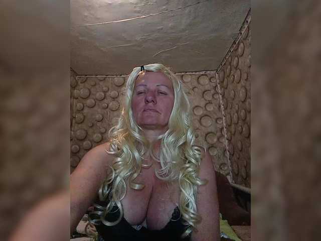 FameLara's BongaCams show and profile