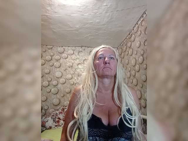 FameLara live cam on BongaCams