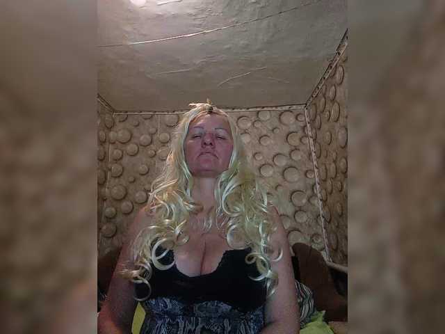 FameLara's BongaCams show and profile