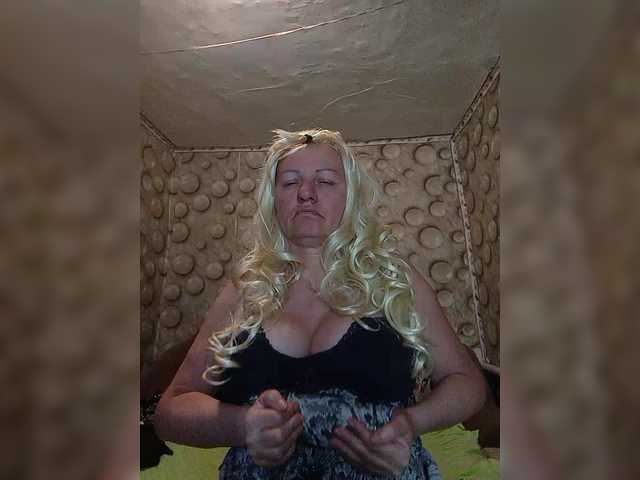 FameLara's BongaCams show and profile