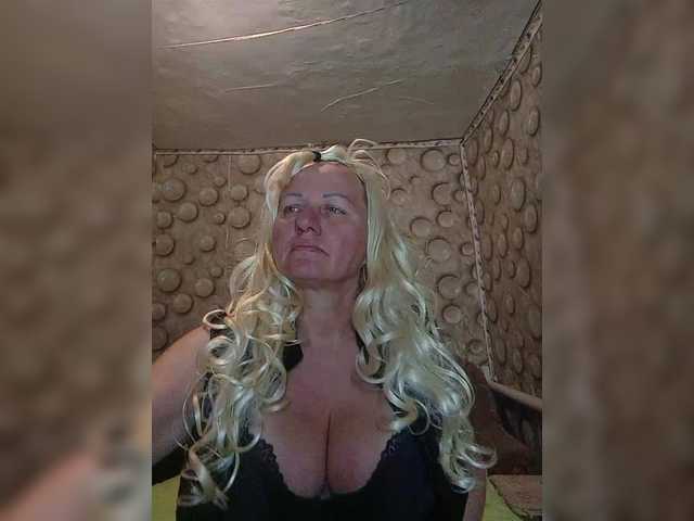 FameLara's BongaCams show and profile