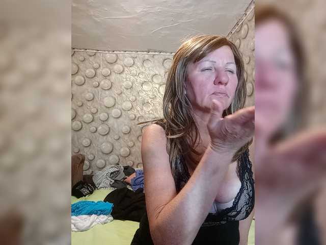 FameLara live cam on BongaCams