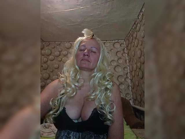 FameLara's BongaCams show and profile