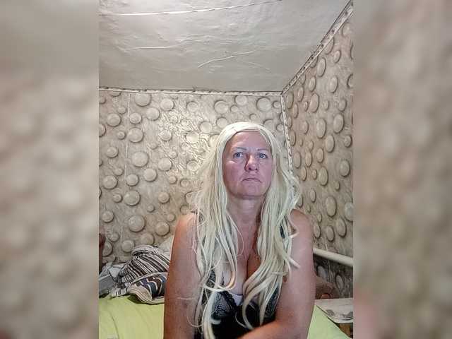 FameLara live webcam show
