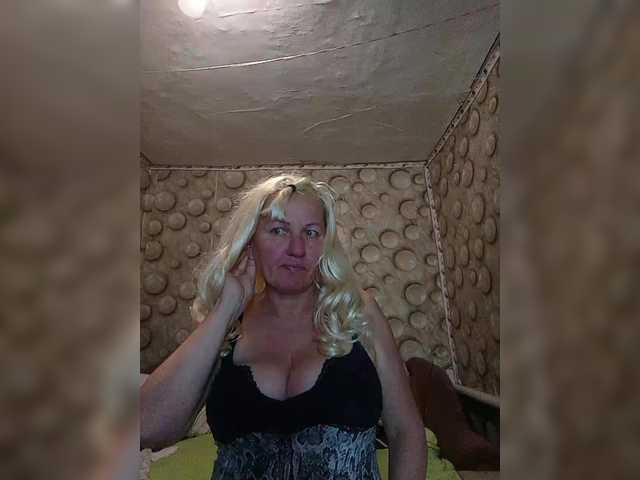 FameLara's BongaCams show and profile