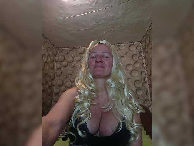 FameLara's BongaCams show and profile