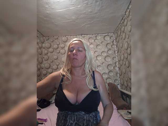 FameLara live cam on BongaCams