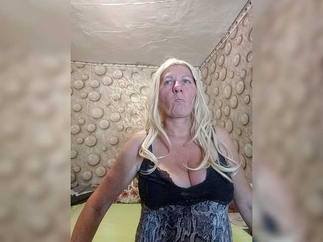 FameLara live cam on BongaCams