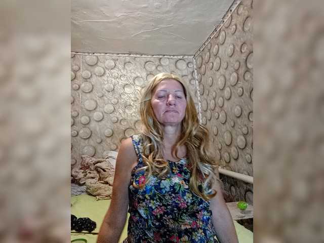 FameLara live cam preview