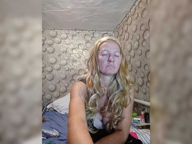 FameLara, live now on BongaCams