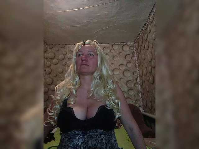 FameLara's BongaCams show and profile