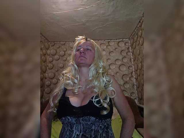 FameLara's BongaCams show and profile