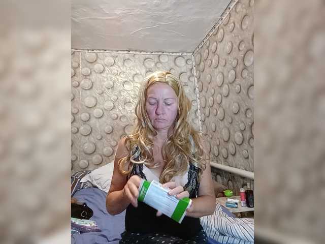 FameLara live cam preview