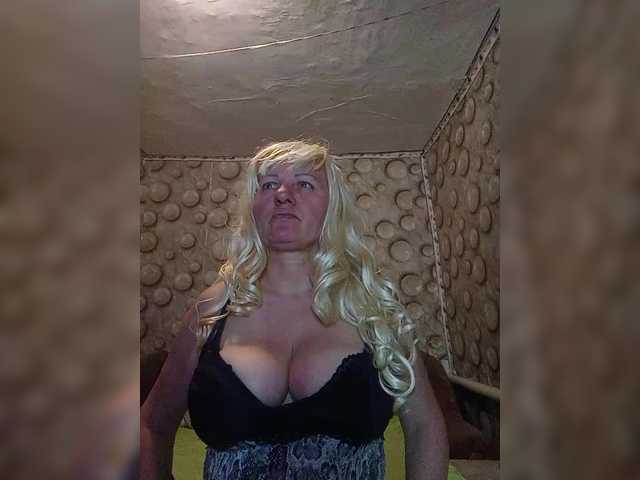 FameLara's BongaCams show and profile