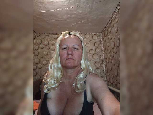 FameLara's BongaCams show and profile