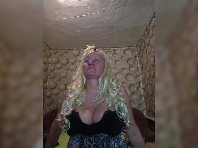 FameLara's BongaCams show and profile