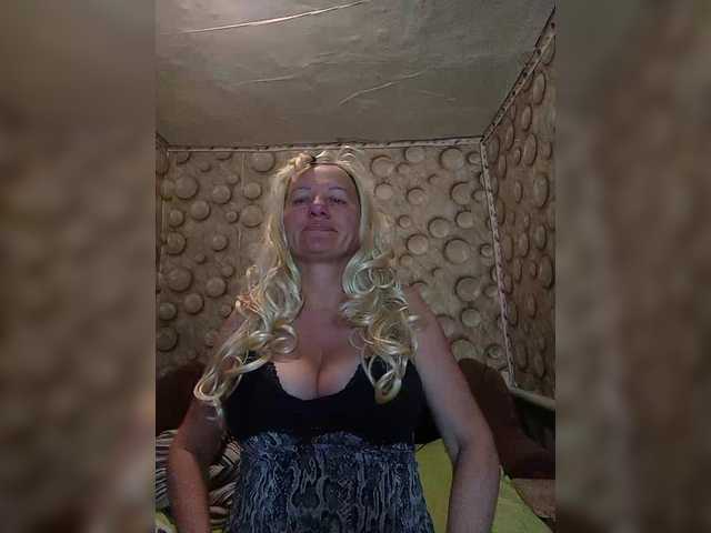 FameLara's BongaCams show and profile