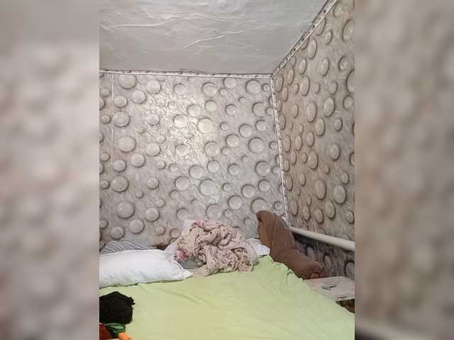 FameLara live cam preview