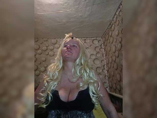 FameLara's BongaCams show and profile