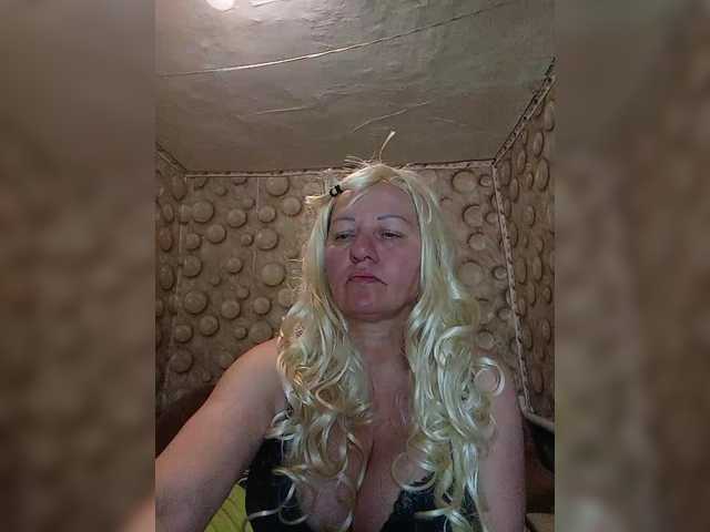 FameLara's BongaCams show and profile