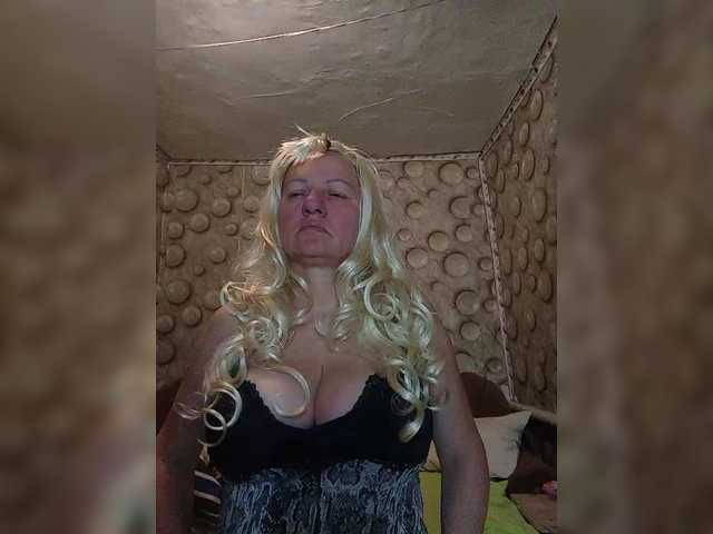 FameLara's BongaCams show and profile