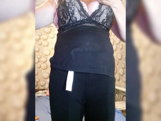 FameLara live webcam show