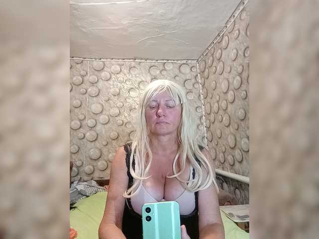FameLara live webcam show