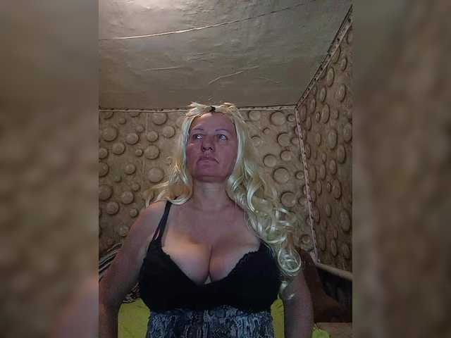 FameLara's BongaCams show and profile