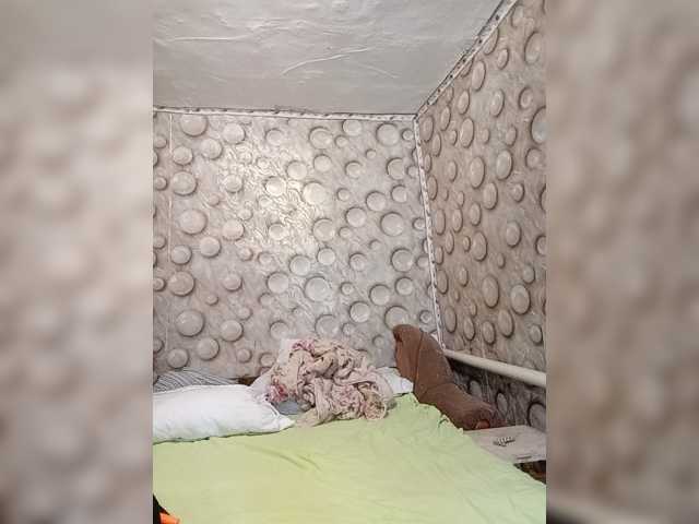 FameLara live cam preview