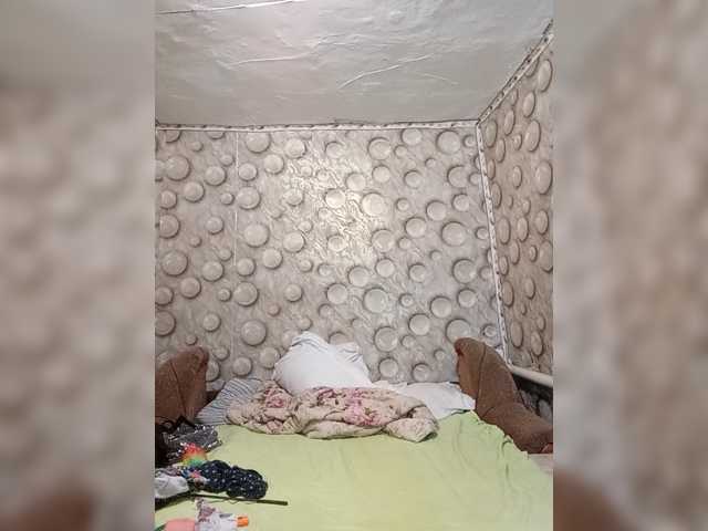 FameLara live cam preview
