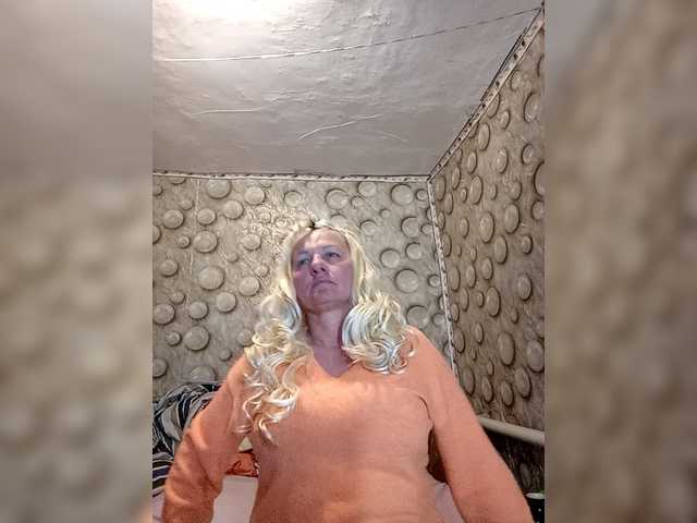 FameLara's BongaCams show and profile