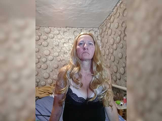 FameLara live cam on BongaCams