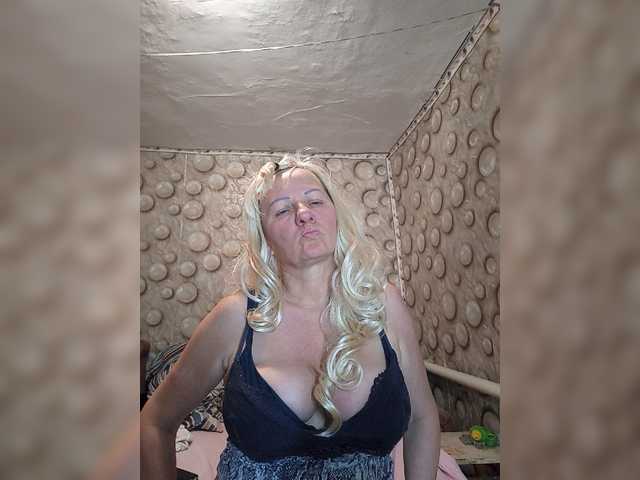 FameLara's BongaCams show and profile