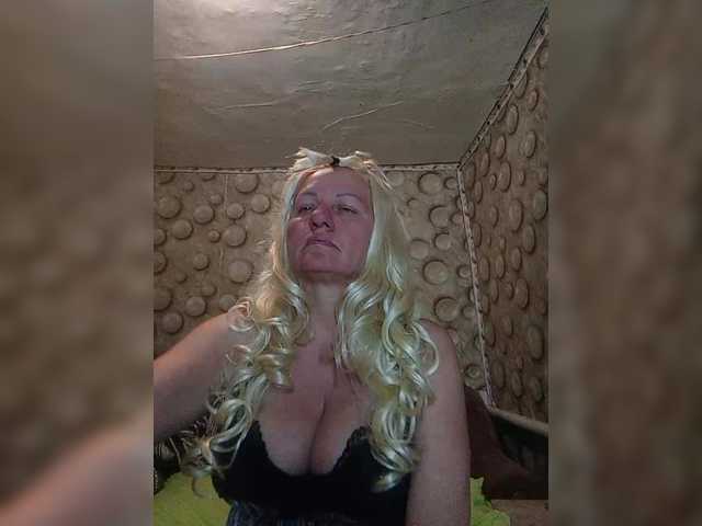 FameLara's BongaCams show and profile