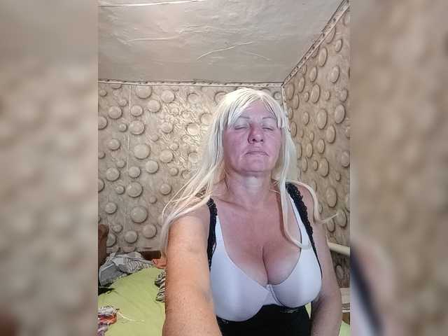 FameLara live webcam show