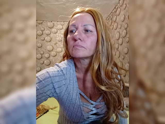 FameLara live cam on BongaCams