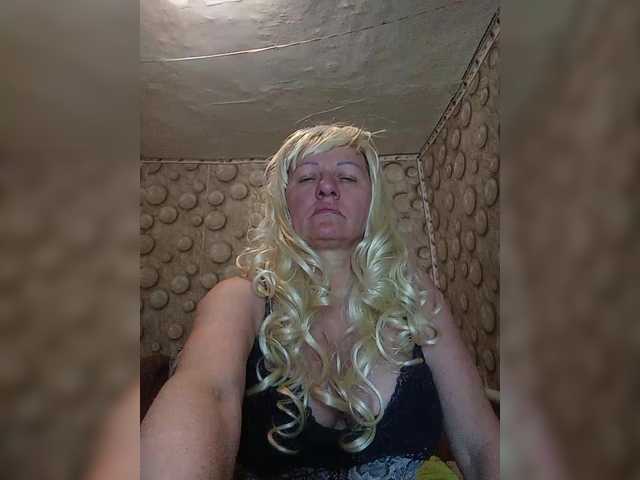 FameLara's BongaCams show and profile