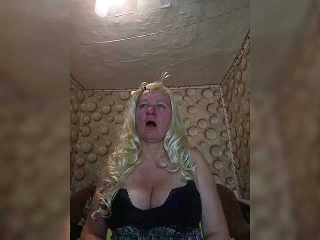 FameLara's BongaCams show and profile