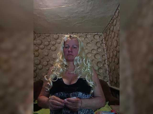 FameLara's BongaCams show and profile