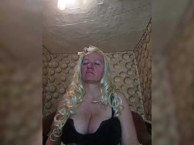 FameLara's BongaCams show and profile