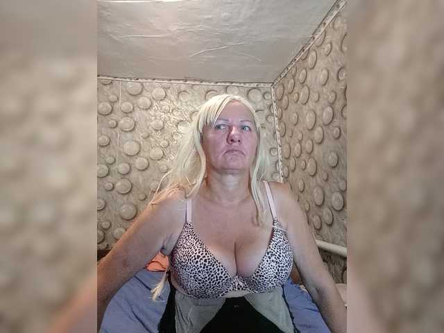 FameLara live webcam show