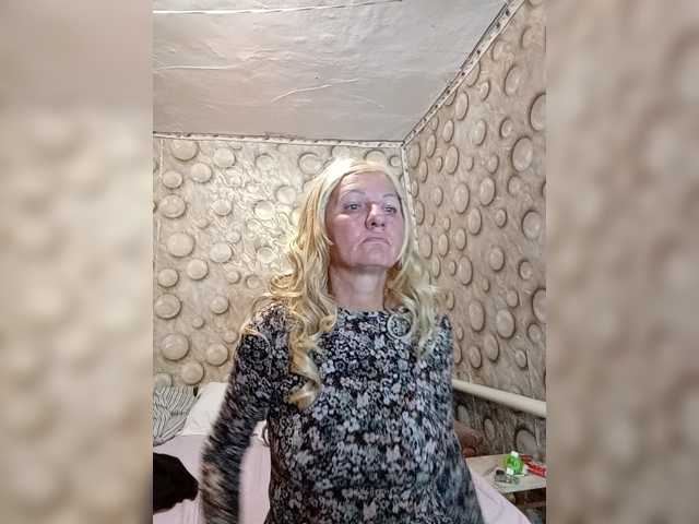 FameLara live cam preview