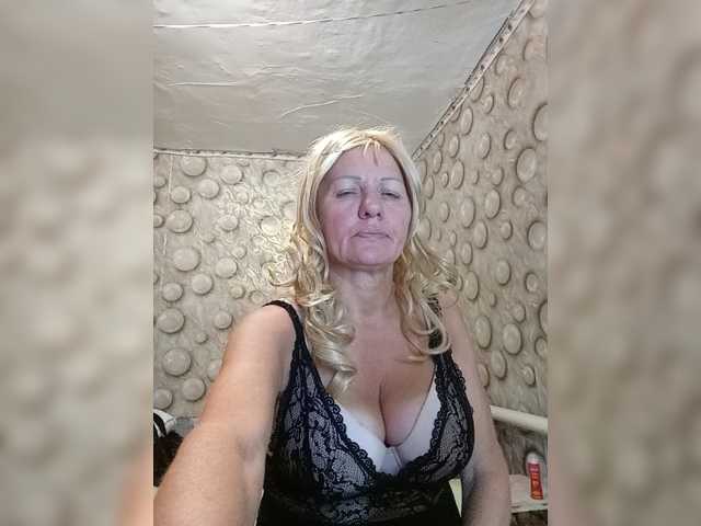 FameLara live cam on BongaCams