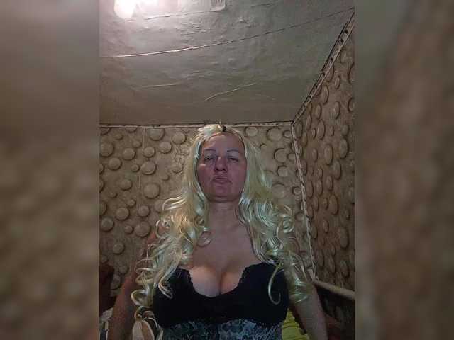 FameLara's BongaCams show and profile