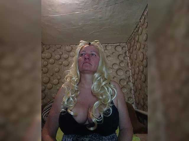 FameLara's BongaCams show and profile