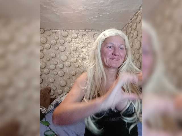 FameLara live webcam show