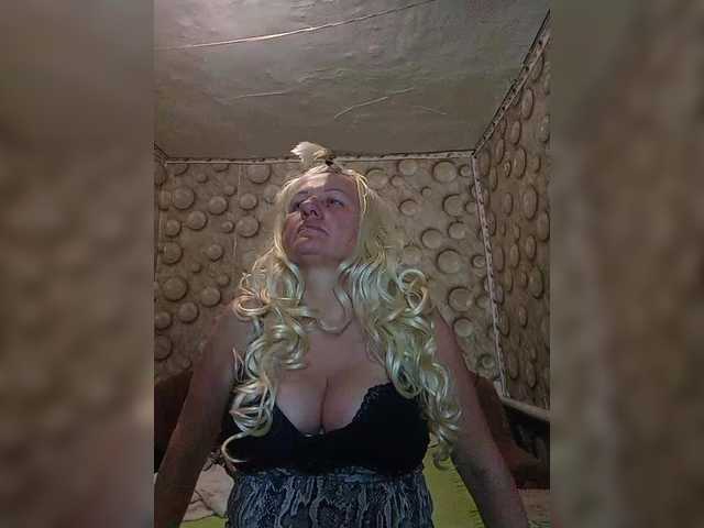 FameLara's BongaCams show and profile