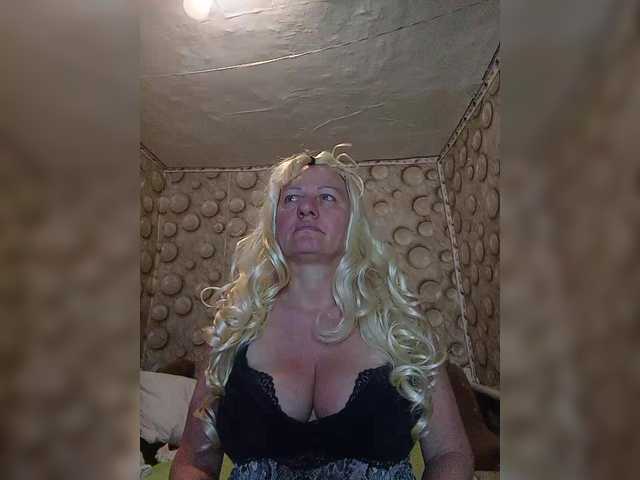 FameLara's BongaCams show and profile